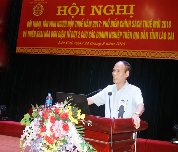 Đồng chí Nguyễn Hữu Thể, Phó Chủ tịch UBND tỉnh phát biểu tại hội nghị.