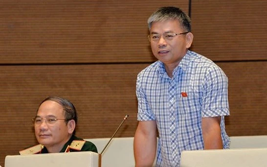 Đại biểu Nguyễn Thanh Hồng, Uỷ viên thường trực Uỷ ban Quốc phòng và An ninh. Đại biểu Nguyễn Thanh Hồng, Uỷ viên thường trực Uỷ ban Quốc phòng và An ninh.