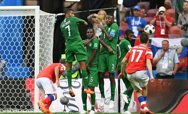 Golovin sút phạt ghi bàn ấn định chiến thắng cho Nga.