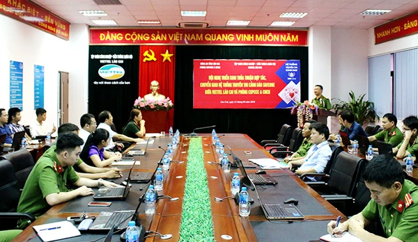 Quang cảnh buổi chuyển giao.