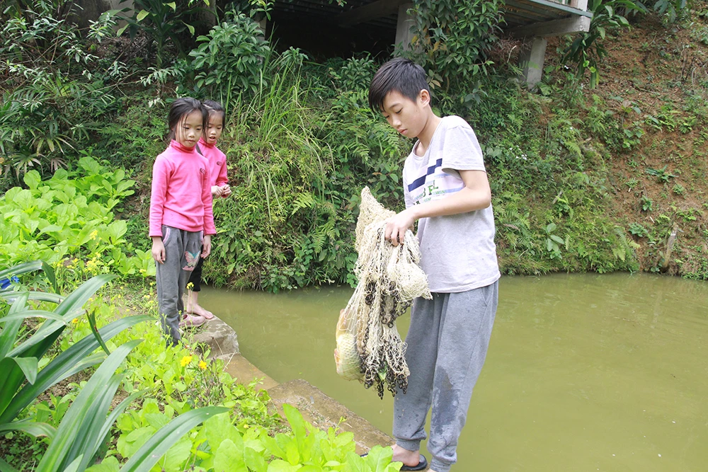 Sản phẩm sau buổi sáng vất vả của 3 em nhỏ.