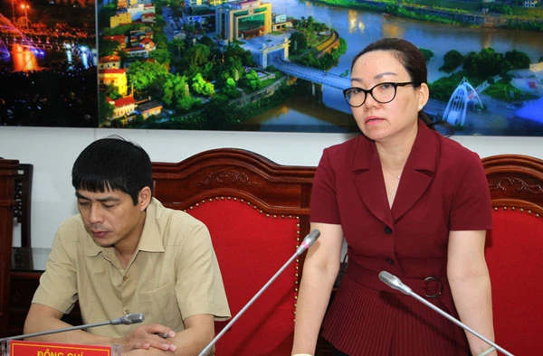Đồng chí Đỗ Thị Nghĩa, Phó Vụ trưởng Vụ Đảng viên, Ban Tổ chức Trung ương phát biểu tại buổi làm việc.