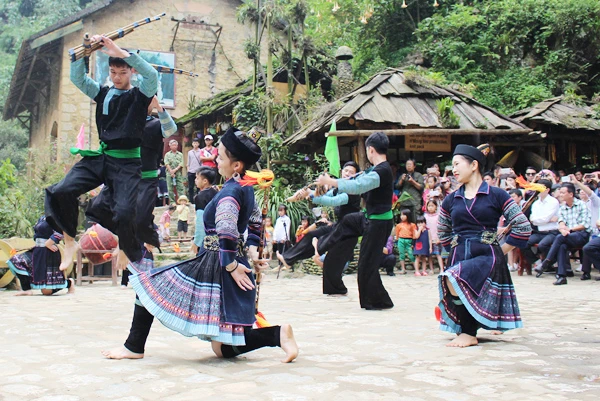 Văn hóa dân tộc Mông luôn hấp dẫn du khách.