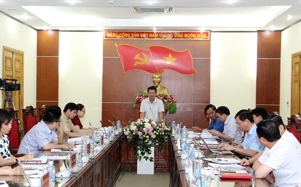 Đồng chí Nguyễn Văn Vịnh, Bí thư Tỉnh ủy phát biểu tại buổi làm việc.
