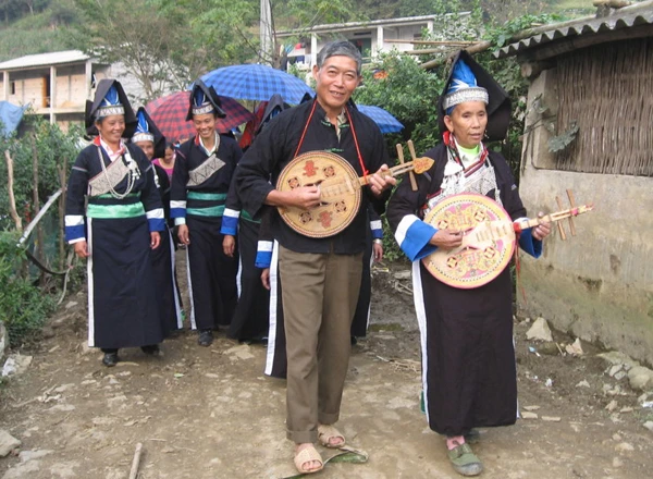 Đàn tròn được sử dụng trong lễ đón dâu.