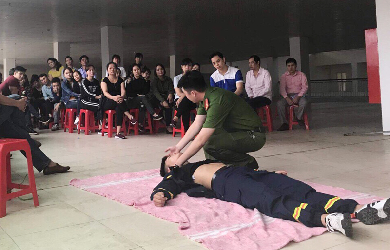 Gần 150 người được bồi dưỡng kỹ năng phòng, chống cháy, nổ ảnh 2 Gần 150 người được bồi dưỡng kỹ năng phòng, chống cháy, nổ ảnh 2