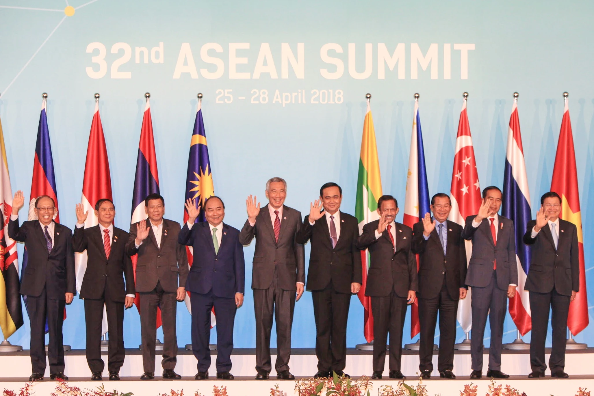 Các nhà lãnh đạo ASEAN tham dự Hội nghị Cấp cao ASEAN lần thứ 32. Các nhà lãnh đạo ASEAN tham dự Hội nghị Cấp cao ASEAN lần thứ 32.