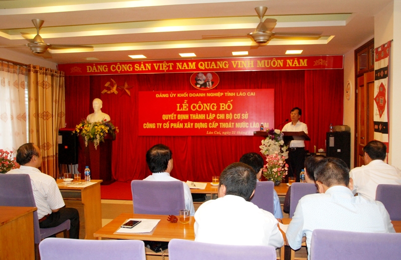 Quang cảnh lễ công bố thành lập chi bộ cơ sở.