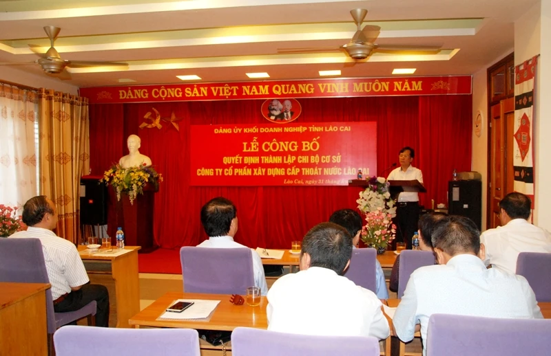 Quang cảnh lễ công bố thành lập chi bộ cơ sở.