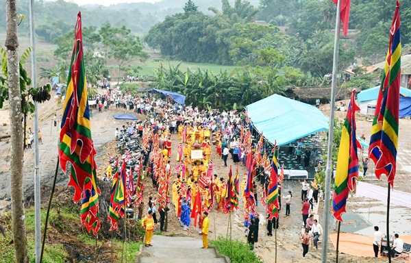 Lễ hội đền Cô Ba diễn ra vào ngày 7/7 âm lịch hằng năm.