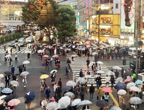 Giờ tan tầm ở giao lộ Sibuya (Tokyo).