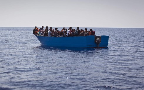 Số người di cư đến châu Âu bằng đường biển trong năm 2017 đã giảm hơn một nửa so với năm 2016.