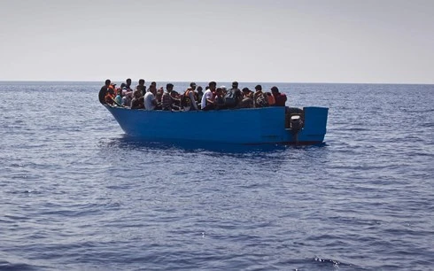 Số người di cư đến châu Âu bằng đường biển trong năm 2017 đã giảm hơn một nửa so với năm 2016.
