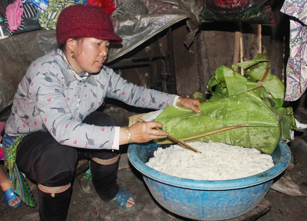 Mẻ rượu đã ủ 3 ngày của bà Thào Thị Sài.