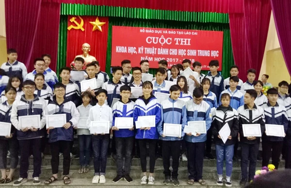 Ngôi trường chắp cánh ước mơ ảnh 1