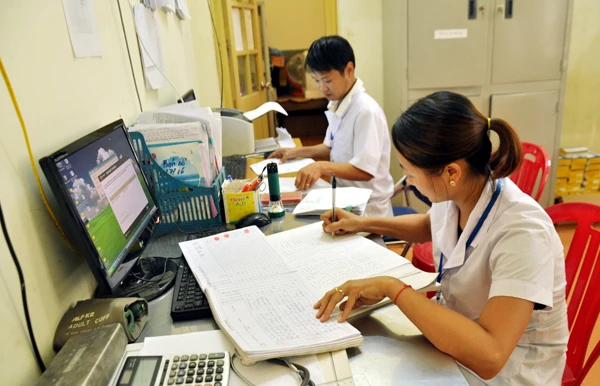 Cán bộ y tế xã cần làm tốt công tác quản lý thai nghén tại cơ sở.