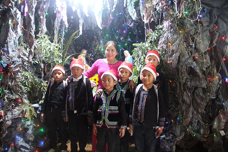 Lào Cai: Tưng bừng đêm Giáng sinh ảnh 10