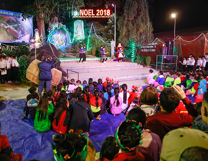 Lào Cai: Tưng bừng đêm Giáng sinh ảnh 9