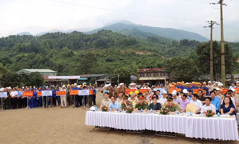 Quang cảnh Lễ phát động.