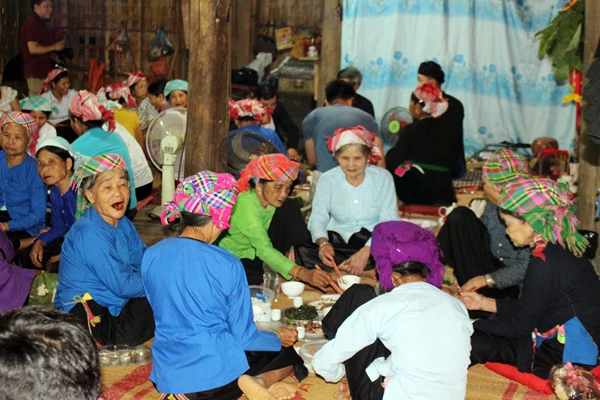 Độc đáo lễ then khoăn mừng thọ của người Tày (Văn Bàn) ảnh 10 Độc đáo lễ then khoăn mừng thọ của người Tày (Văn Bàn) ảnh 10