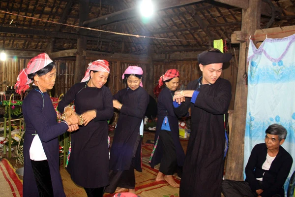 Độc đáo lễ then khoăn mừng thọ của người Tày (Văn Bàn) ảnh 6 Độc đáo lễ then khoăn mừng thọ của người Tày (Văn Bàn) ảnh 6