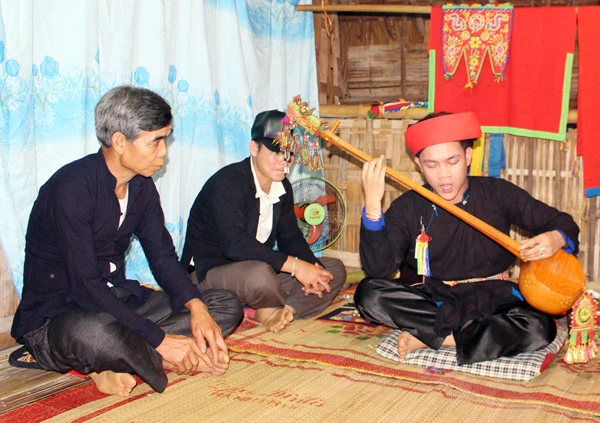 Độc đáo lễ then khoăn mừng thọ của người Tày (Văn Bàn) ảnh 8 Độc đáo lễ then khoăn mừng thọ của người Tày (Văn Bàn) ảnh 8