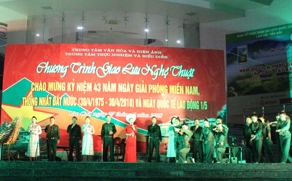 Ca khúc mở màn thu hút sự theo dõi của khán giả.