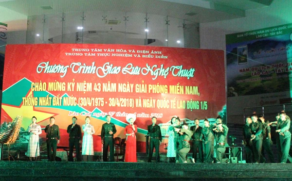 Ca khúc mở màn thu hút sự theo dõi của khán giả. Ca khúc mở màn thu hút sự theo dõi của khán giả.