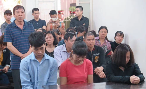 3 bị cáo trong phiên xét xử sáng 27/3. 3 bị cáo trong phiên xét xử sáng 27/3.