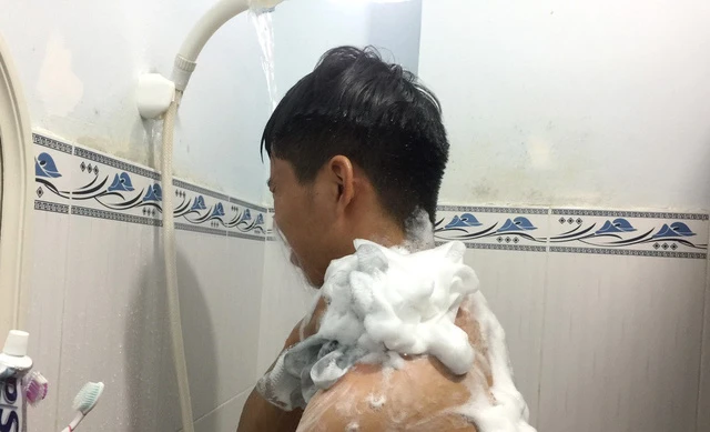 Tránh dùng xà phòng nhiều khi tắm.
