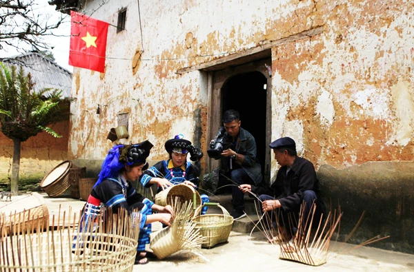 Nghề mây tre đan của người Hà Nhì vẫn được lưu giữ. Ảnh: Thành Long