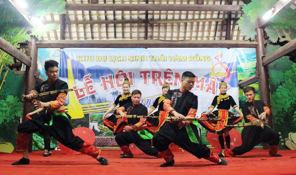 Chương trình văn nghệ đặc sắc.