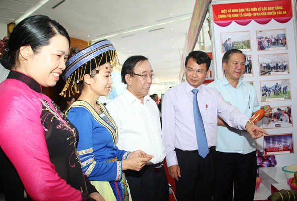 Kỷ niệm 60 năm ngày Bác Hồ thăm Lào Cai ảnh 7