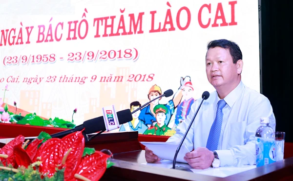 Đồng chí Nguyễn Văn Vịnh, Bí thư Tỉnh ủy đọc diễn văn tại lễ kỷ niệm.