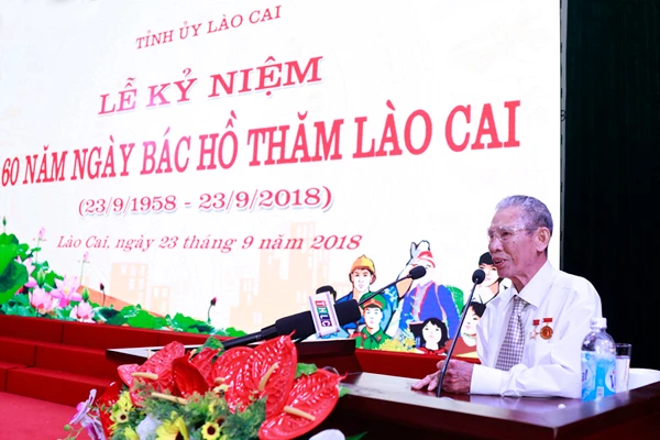 Anh hùng Lao động Nguyễn Quý Khang phát biểu tại buổi lễ.