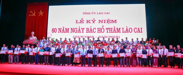 Trao Bằng khen cho 146 tập thể, cá nhân.