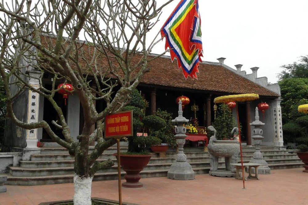 Đền thờ Trạng Trình-Nguyễn Bỉnh Khiêm tại xã Lý Học.