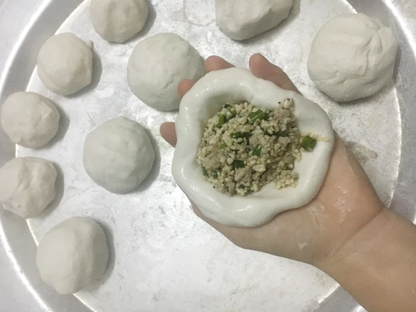 Nguyên liệu làm bánh trứng kiến hoàn toàn dân dã. Nguyên liệu làm bánh trứng kiến hoàn toàn dân dã.