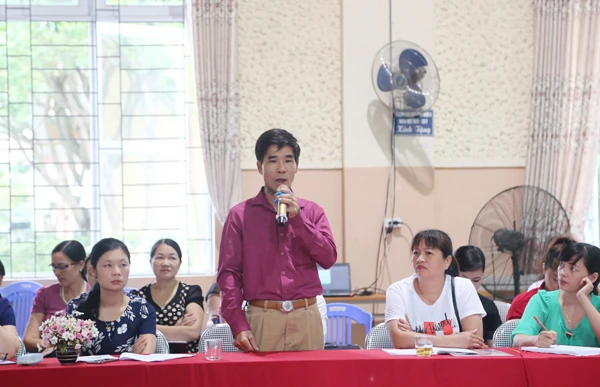 Đại diện một cơ sở cung cấp bữa ăn cho học sinh tham gia ý kiến. Đại diện một cơ sở cung cấp bữa ăn cho học sinh tham gia ý kiến.