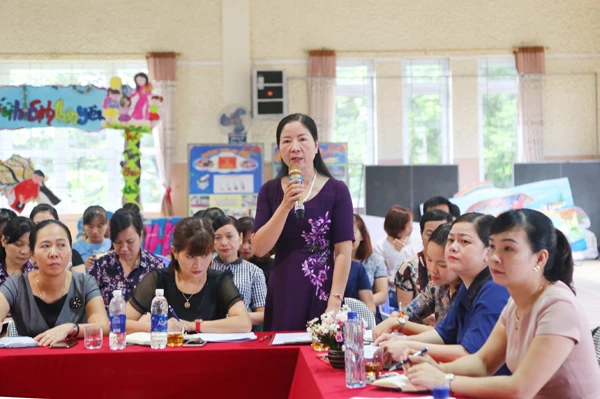 Đại diện Trường Mầm non Hoa Mai phát biểu ý kiến. Đại diện Trường Mầm non Hoa Mai phát biểu ý kiến.