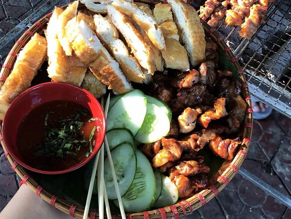 Món bánh mì nướng dầu hào Lạng Sơn.