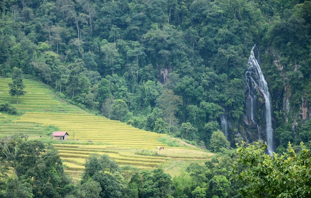 Khám phá sắc màu Mường Hum ảnh 1