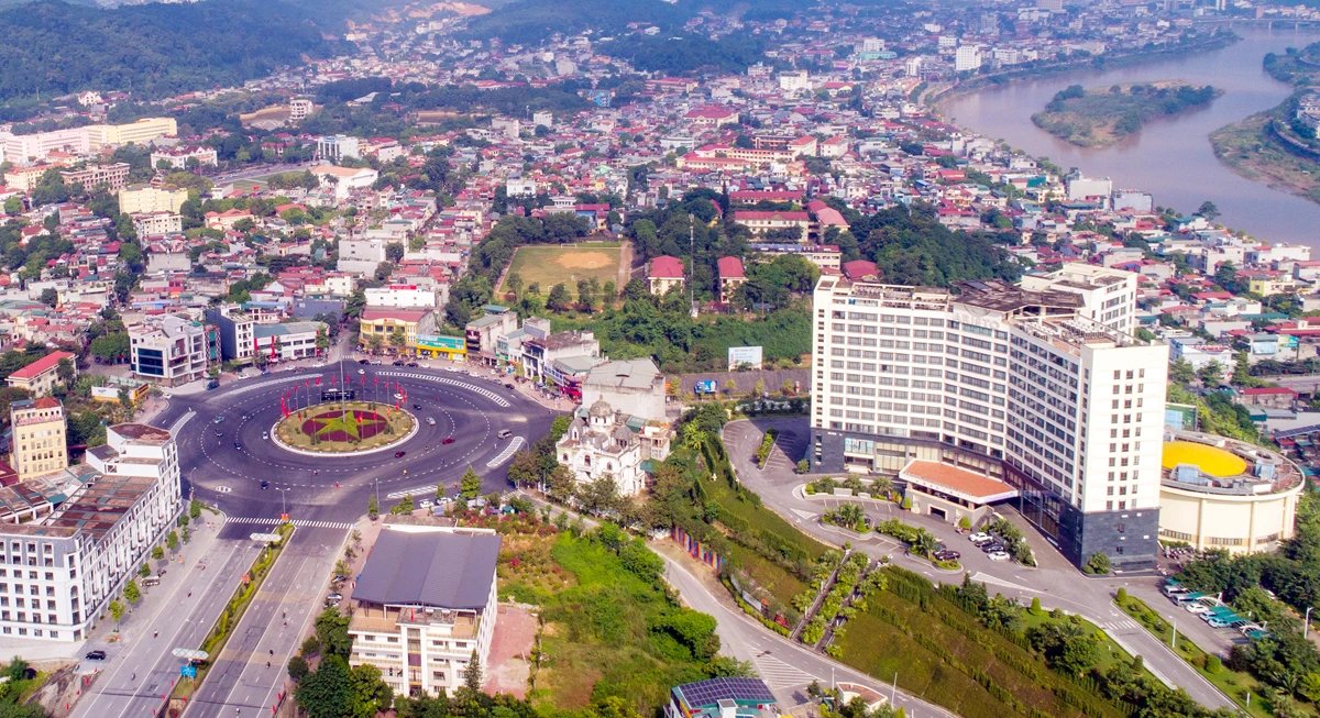 Lào Cai - thành phố trẻ biên cương bên sông Hồng. Ảnh: Ngọc Bằng