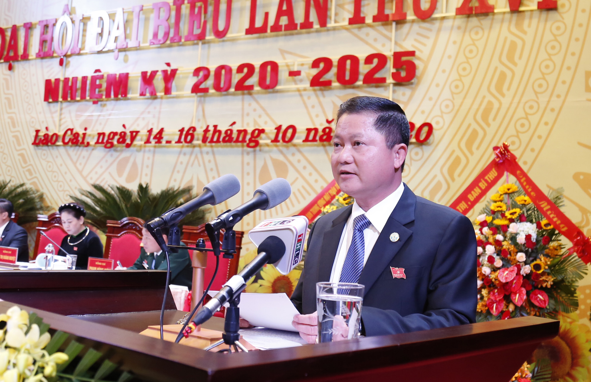 Đồng chí Nguyễn Văn Chính tham luận tại Đại hội.