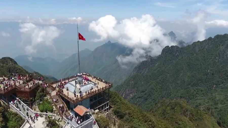 Phát triển du lịch thành ngành kinh tế mũi nhọn ảnh 1