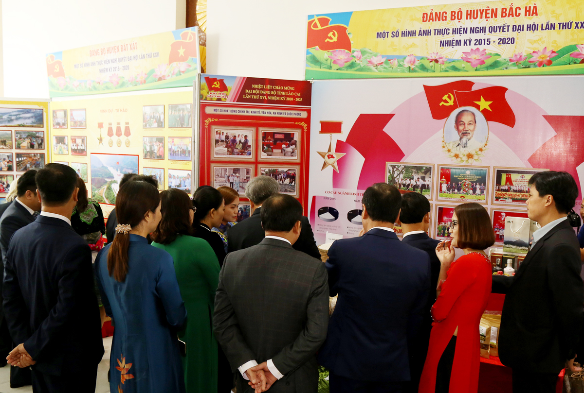 Tham quan triển lãm thành tựu phát triển kinh tế - xã hội tỉnh Lào Cai ảnh 4