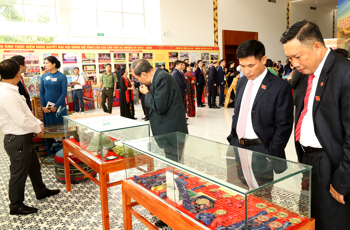 Tham quan triển lãm thành tựu phát triển kinh tế - xã hội tỉnh Lào Cai ảnh 3