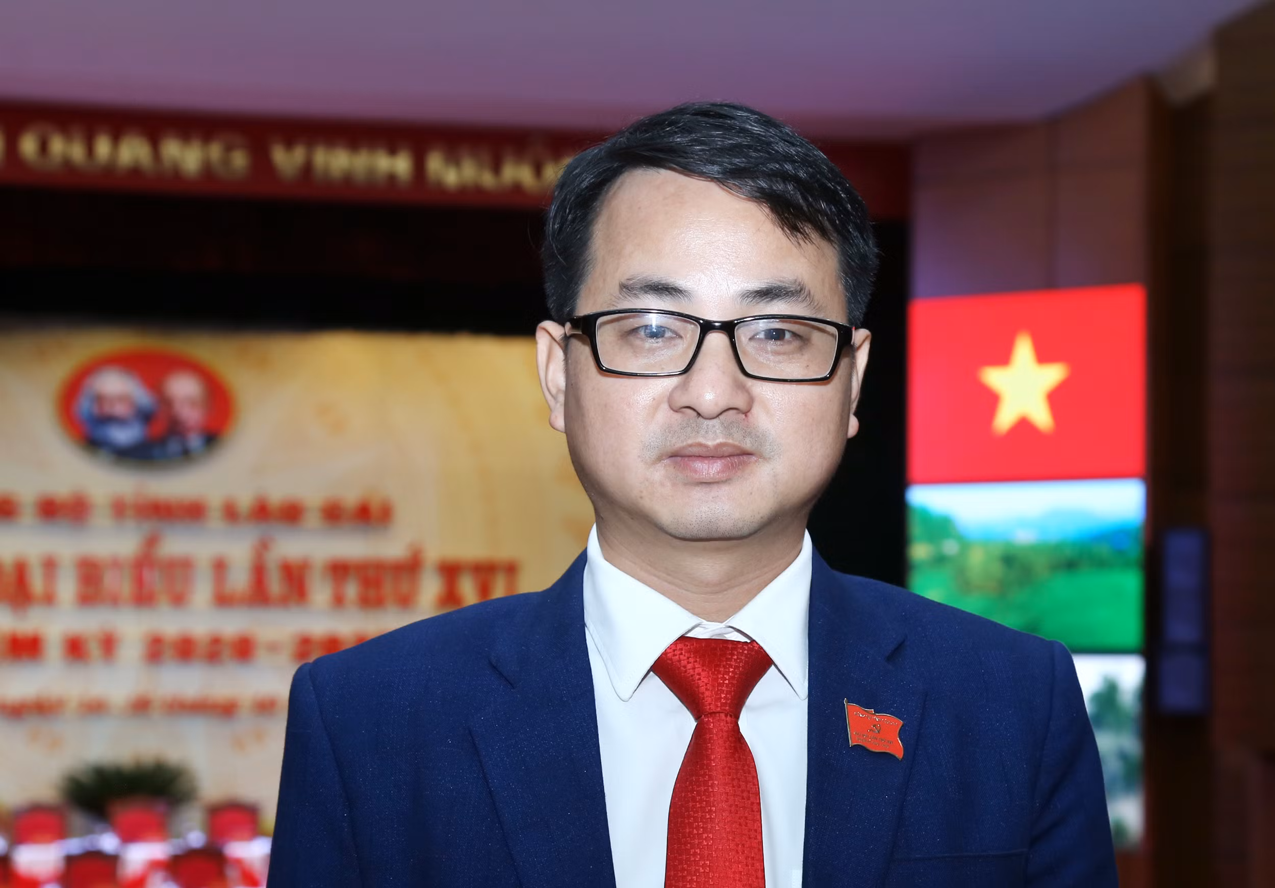 Đại biểu Vũ Trung Dũng, Bí thư Đảng ủy thị trấn Phong Hải, huyện Bảo Thắng.