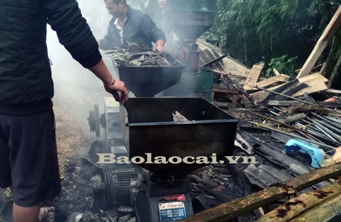 Vụ cháy thiêu rụi nhiều máy móc và tài sản của gia đình.