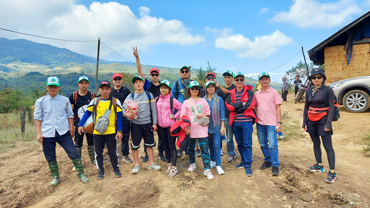 Đỉnh núi Lảo Thẩn thu hút khách du lịch ảnh 1 Đỉnh núi Lảo Thẩn thu hút khách du lịch ảnh 1